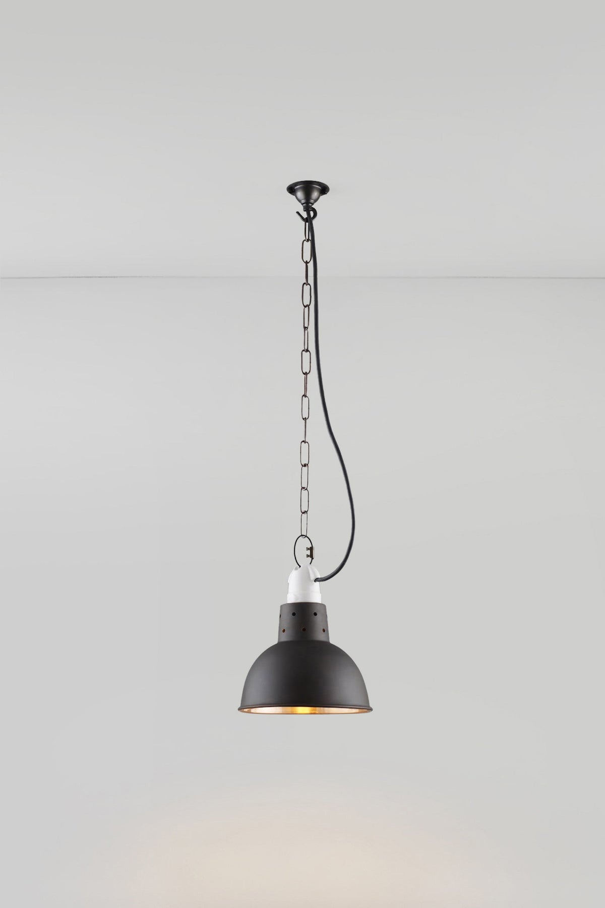 Spun Reflector with Suspension Lampholder