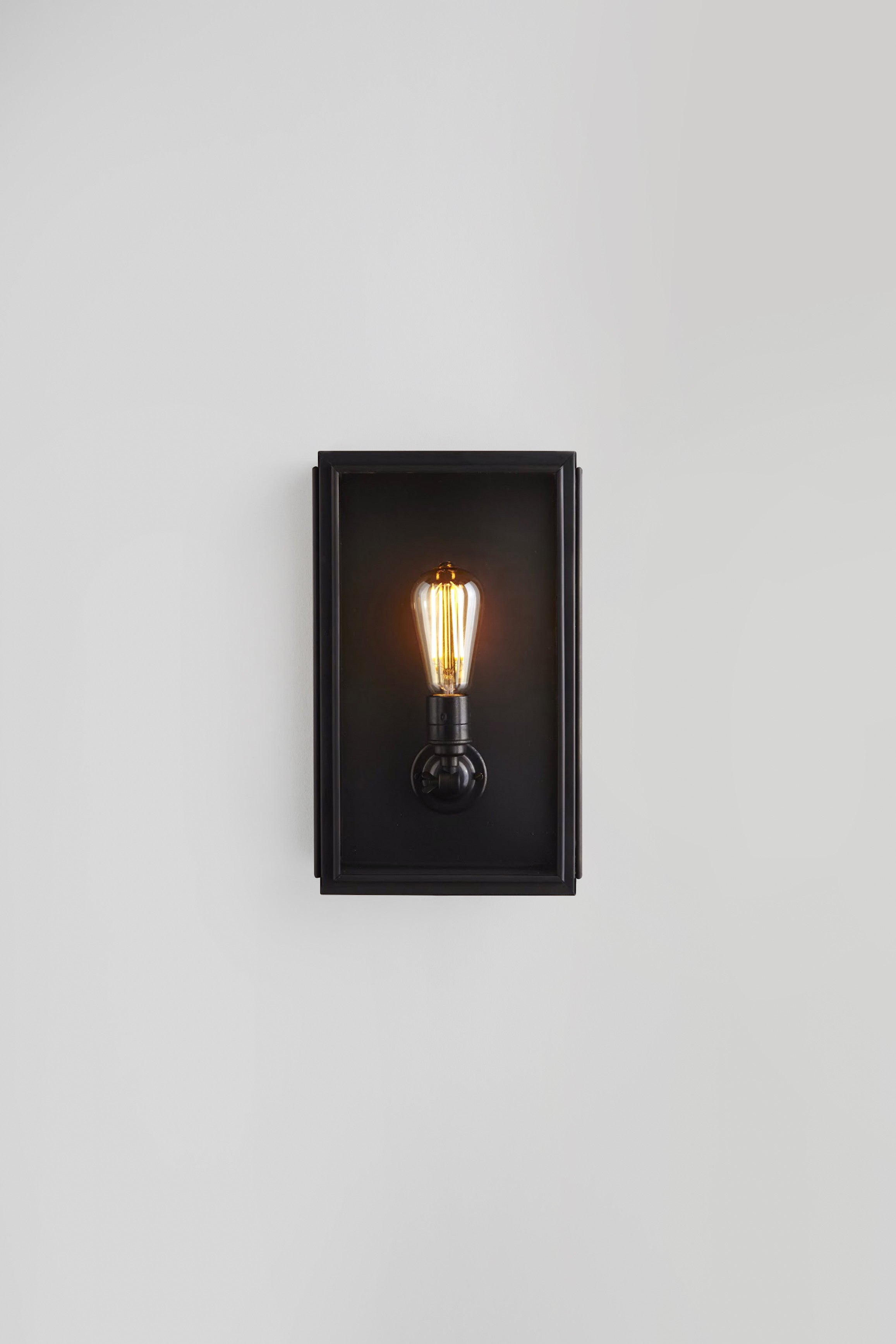 Box Wandleuchte 7642 Medium (außen verglast)