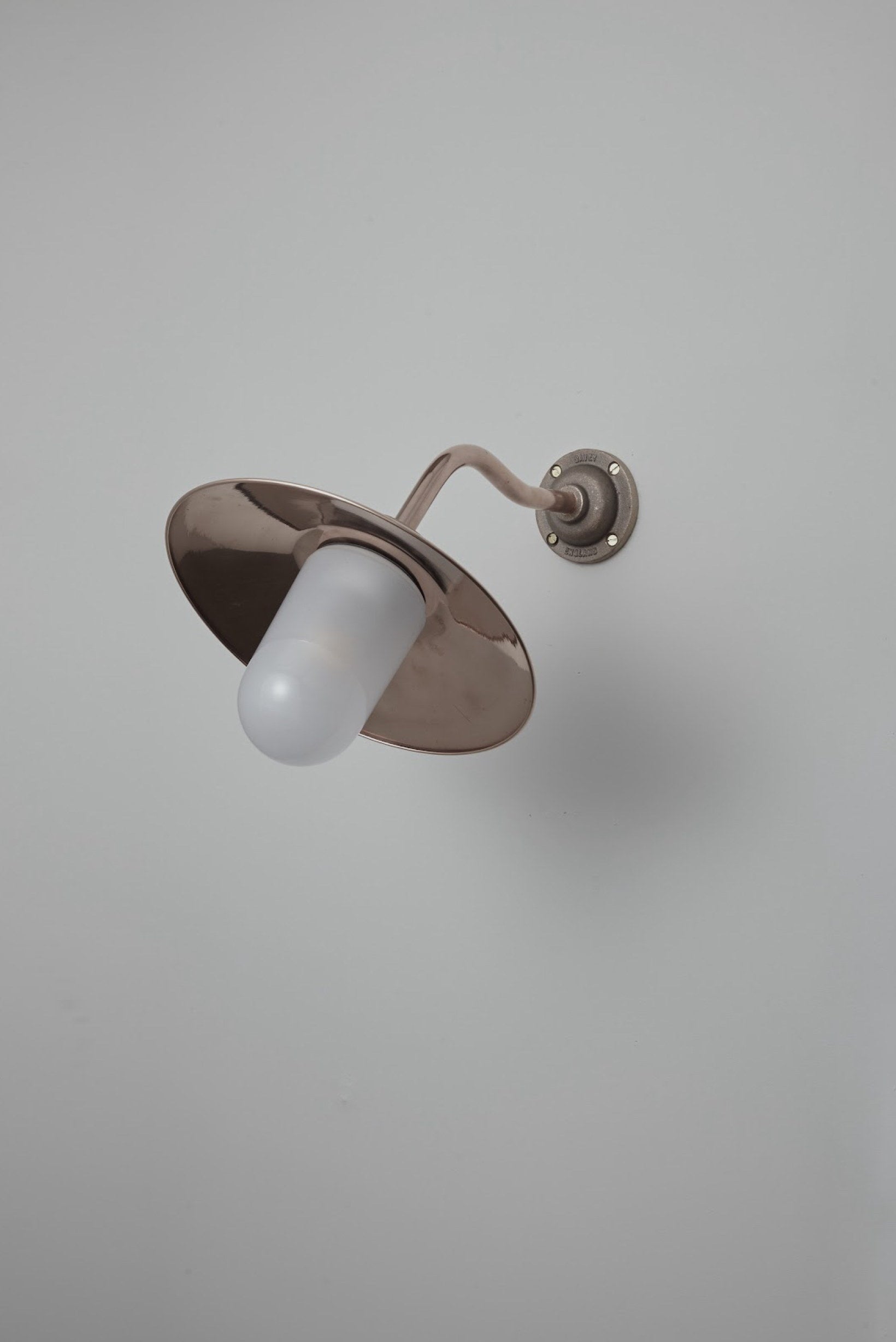 Exterior Bracket Light, Canted, 7680