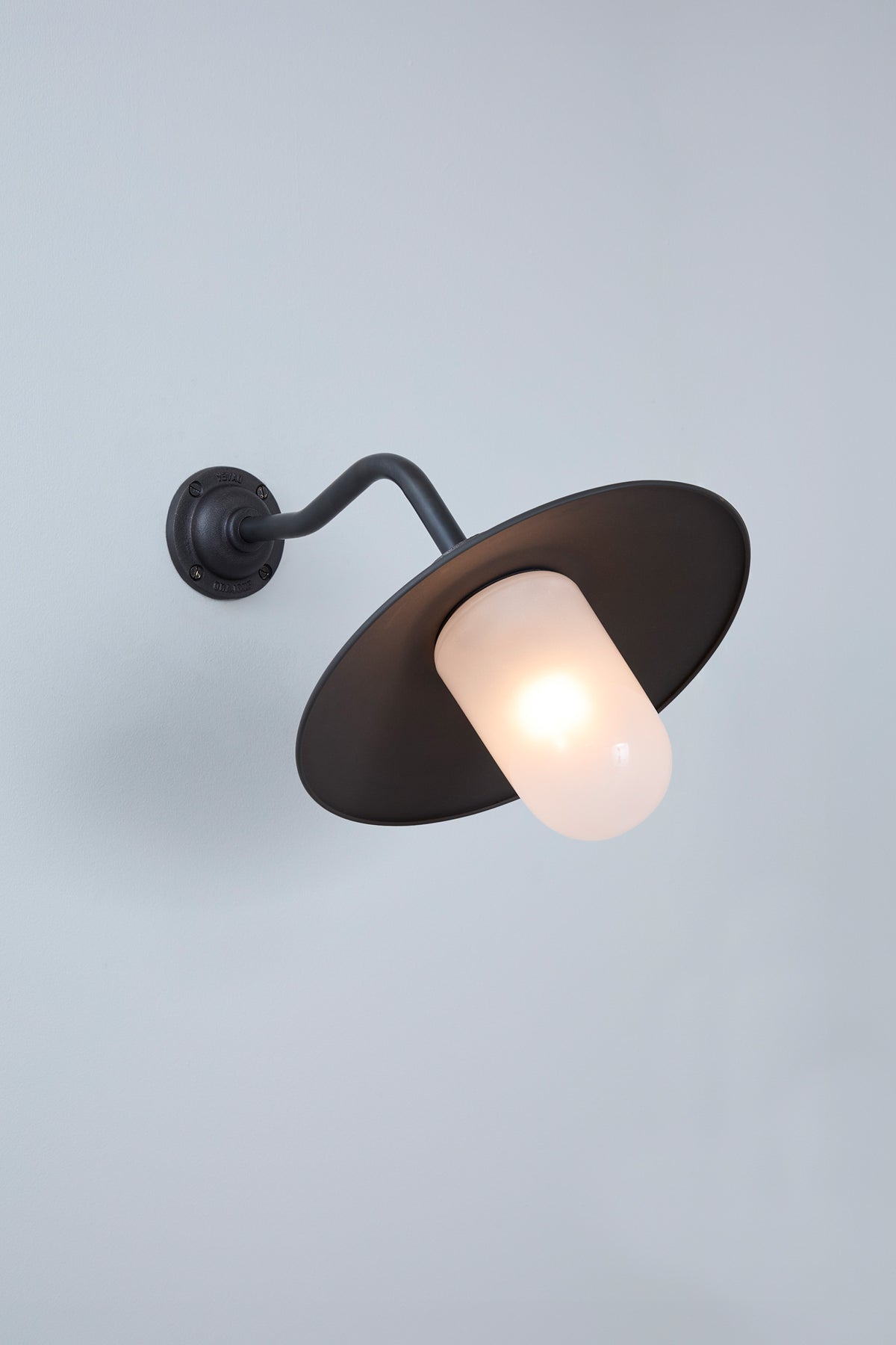 Exterior Bracket Light, Canted, 7680