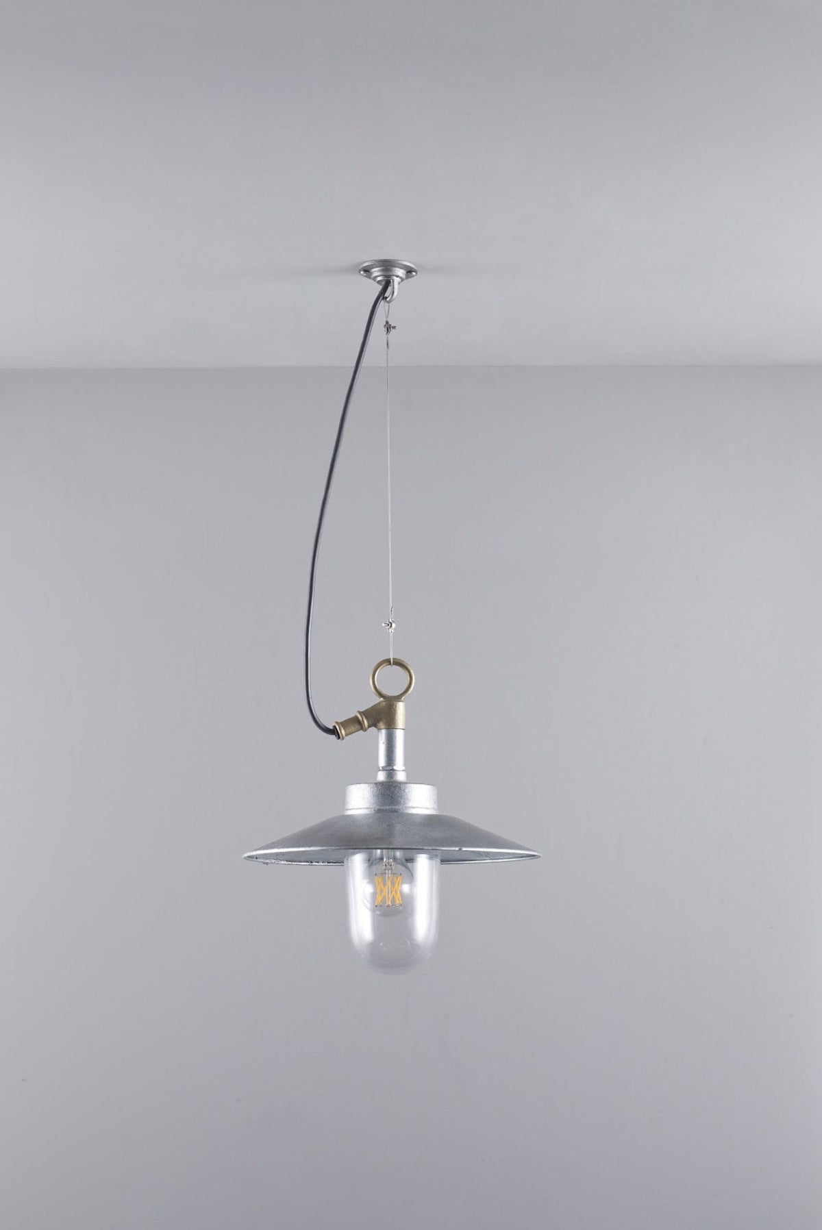 Well Glass Pendant With Visor 7680 IP44