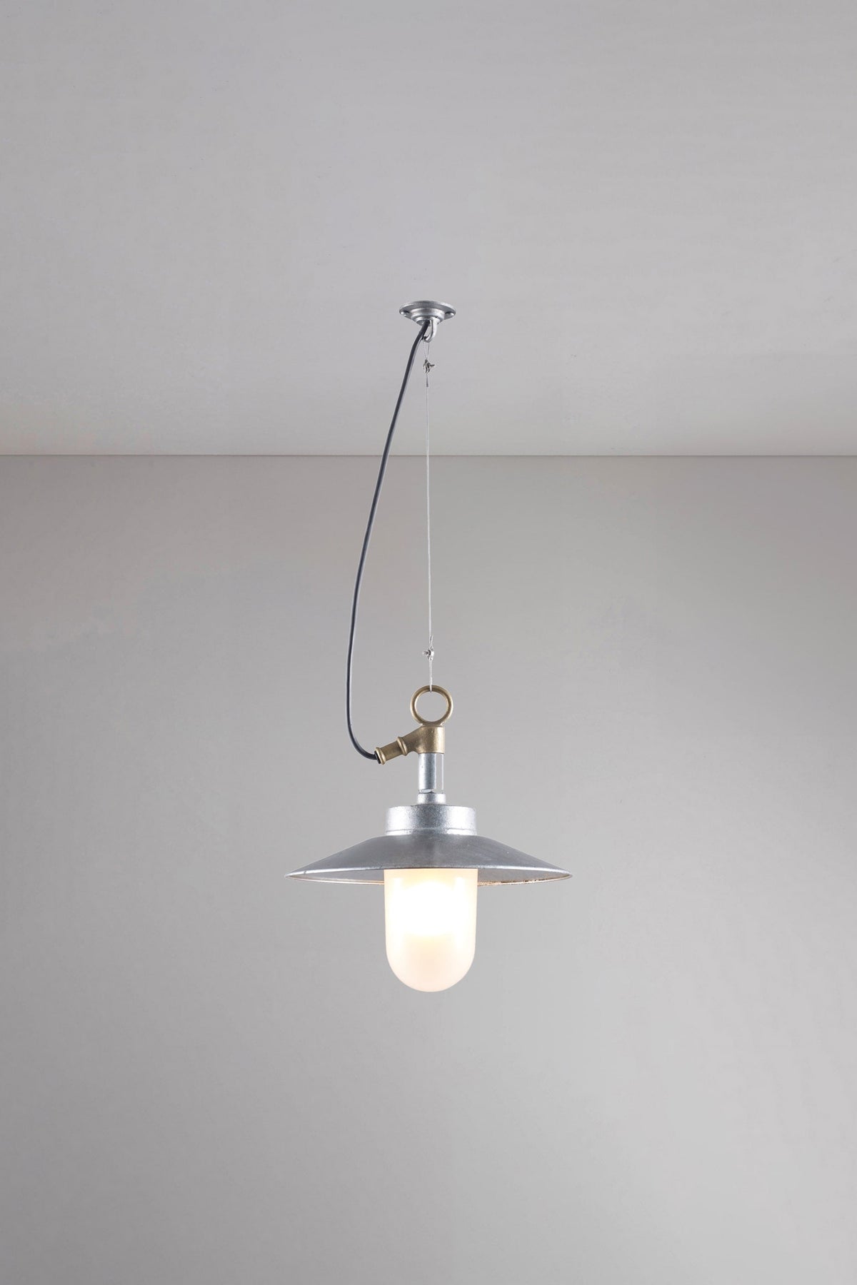 Well Glass Pendant With Visor 7680 IP44