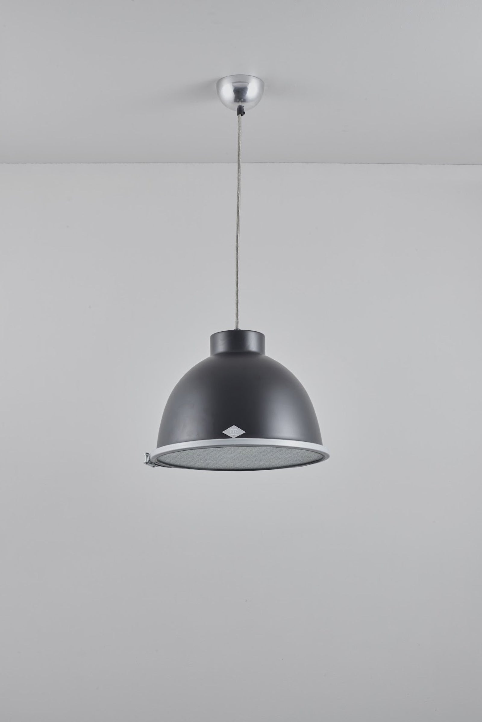 Variant Image for Noir / Armé