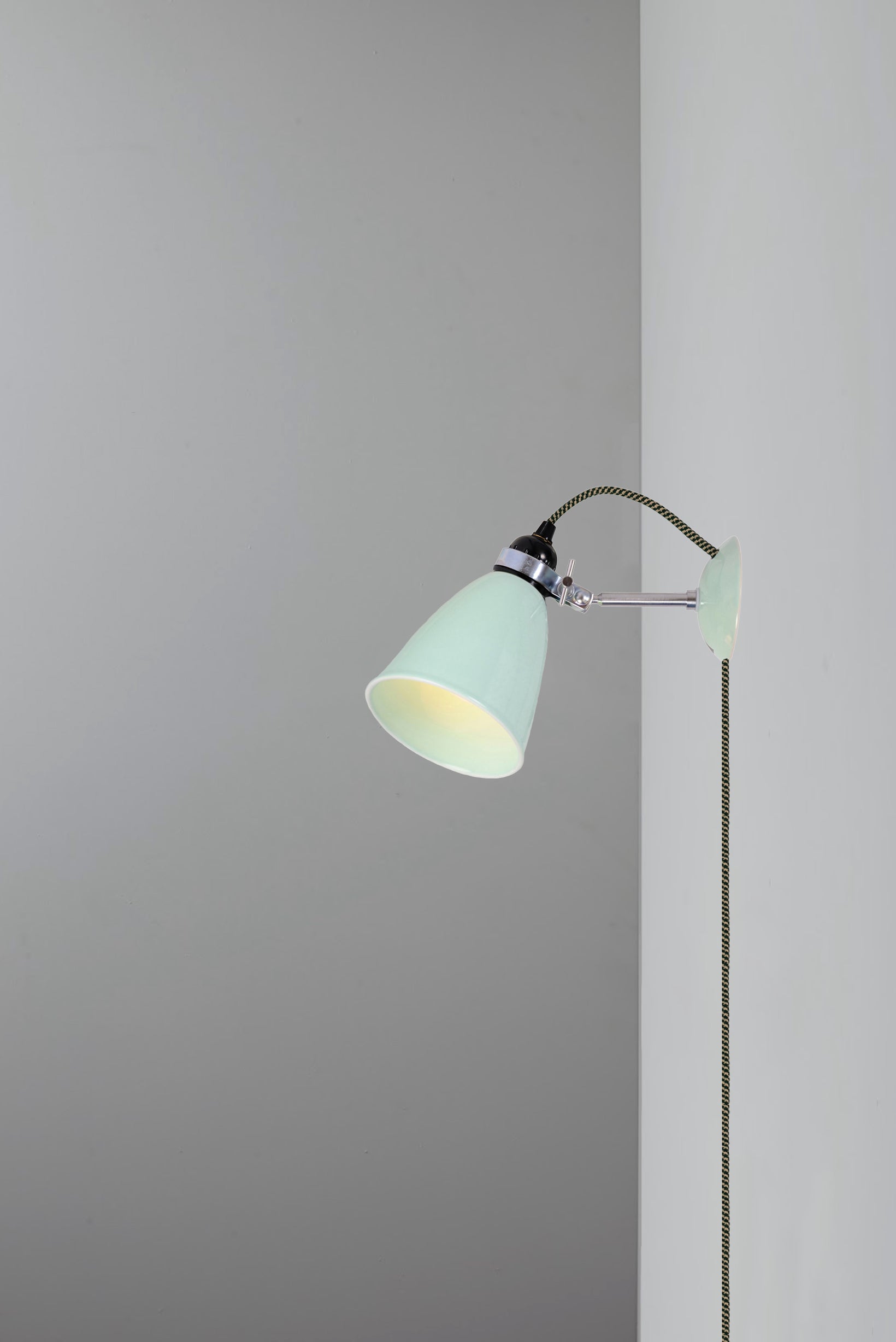 Hector Small Dome Wandleuchte mit Stecker, Schalter & Kabel