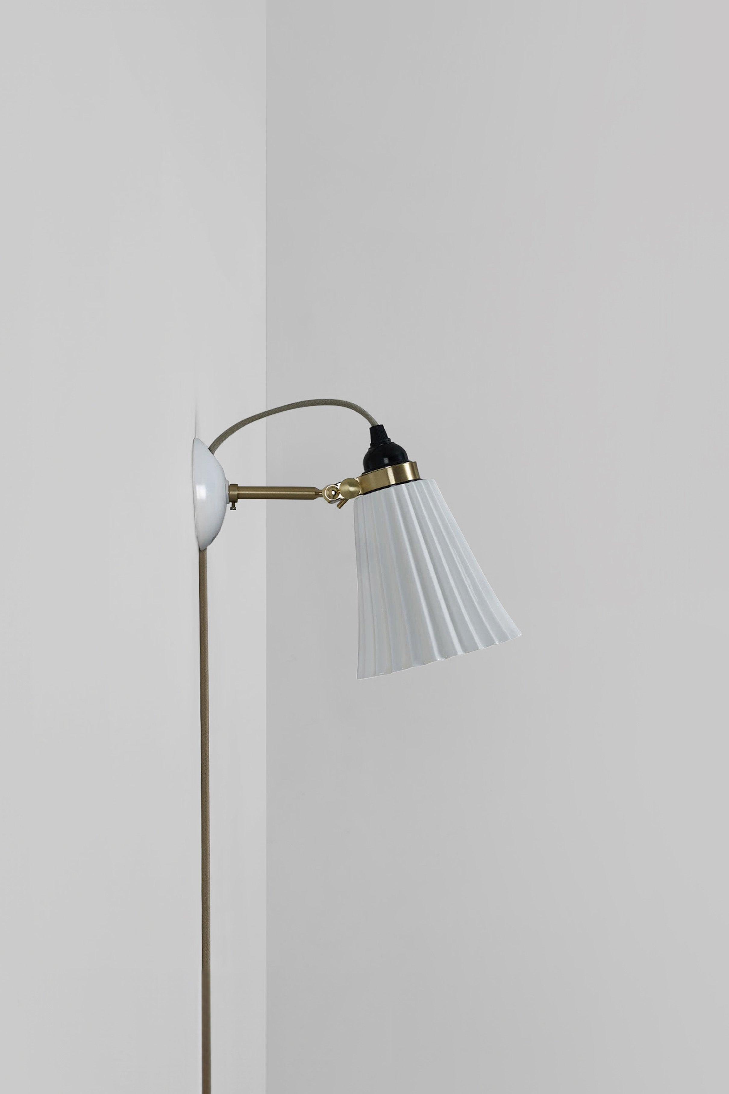 Hector Pleat Medium Wall Light, PSC, Brass