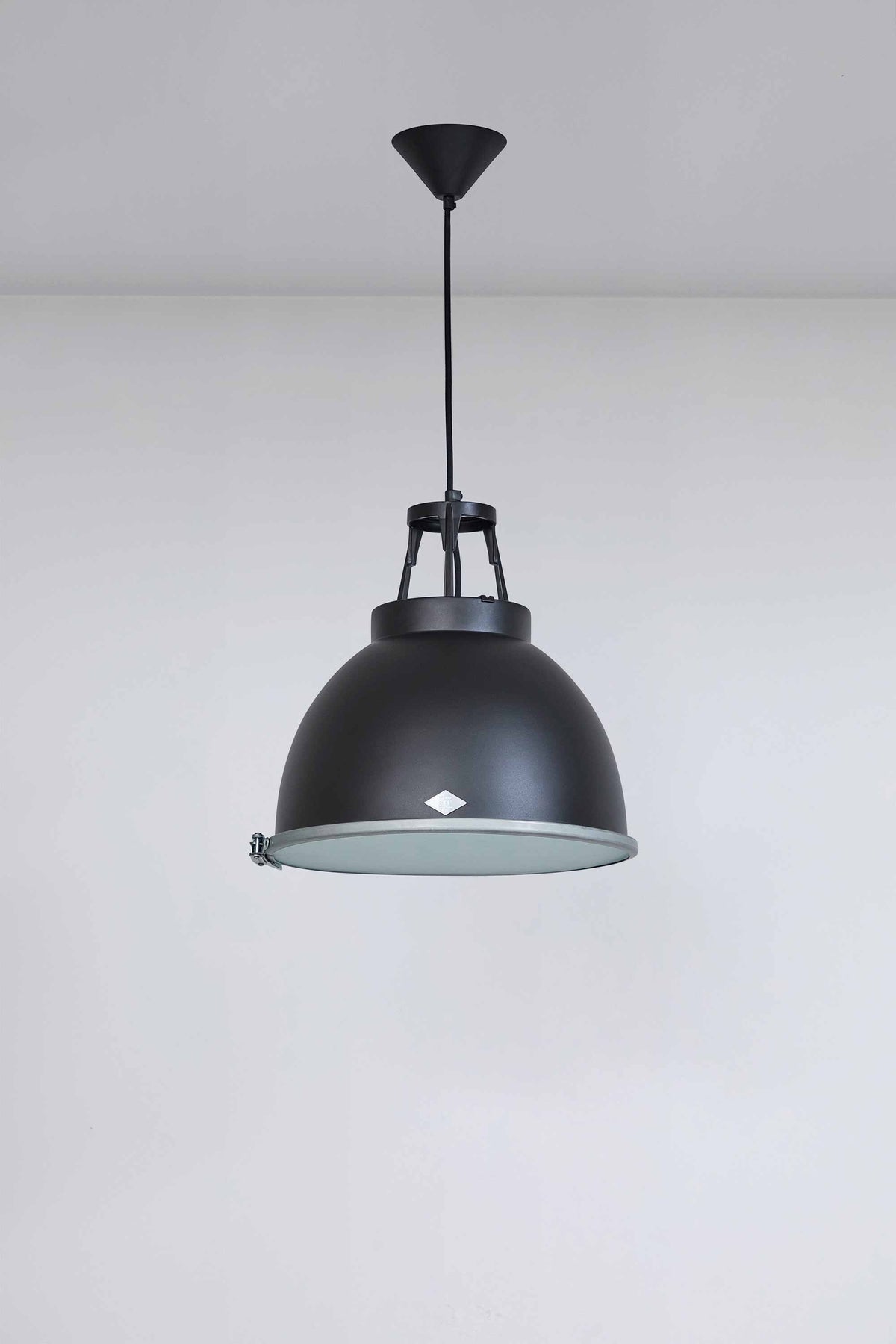 Titan Size 1 Black Edition with Etched Glass