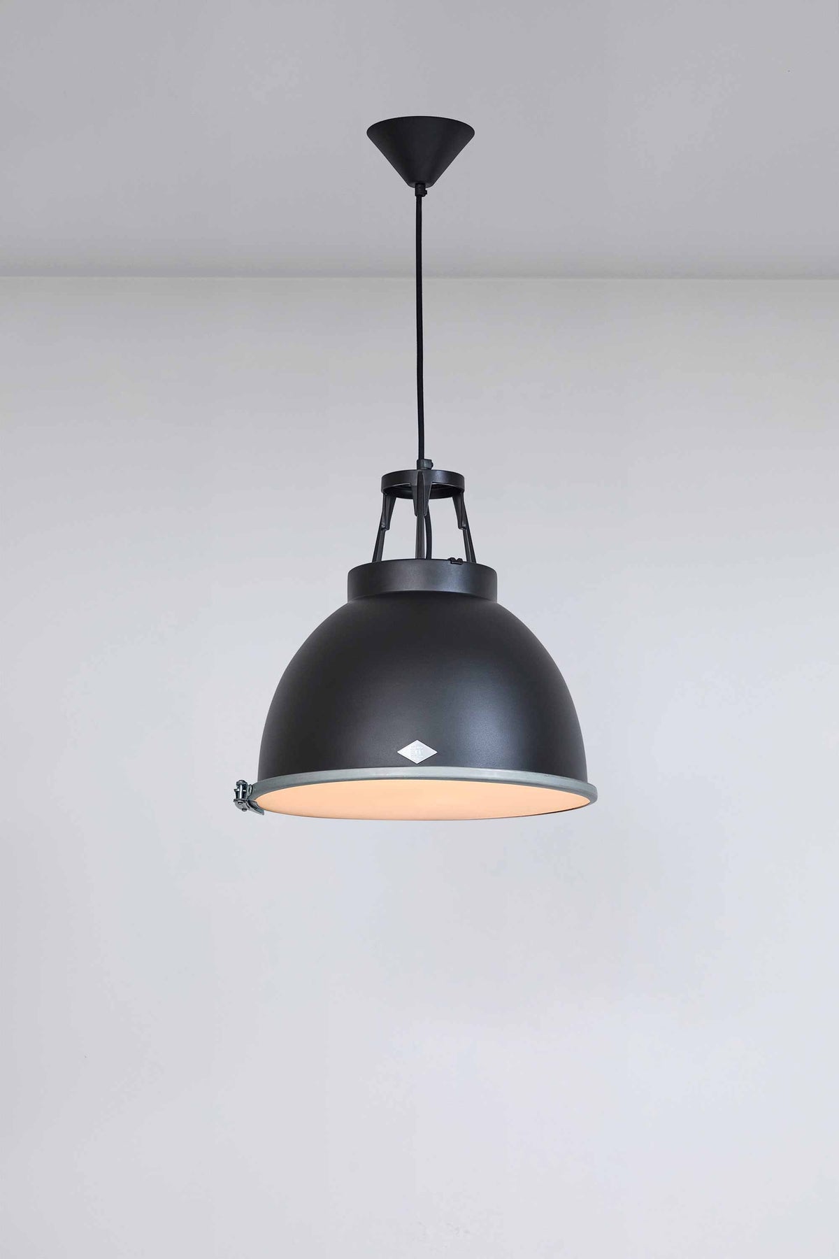 Titan Taille 1 Édition Noire avec verre gravé