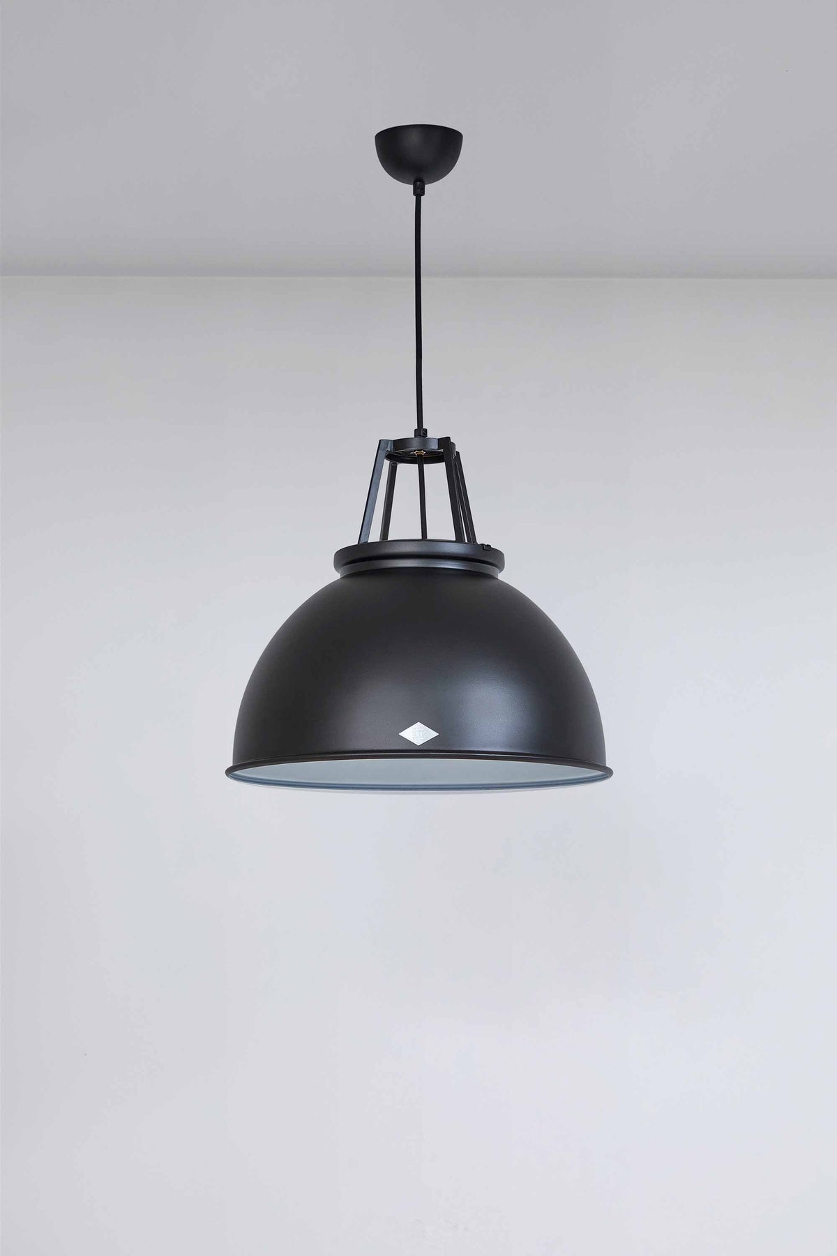Titan Size 3 Black Edition