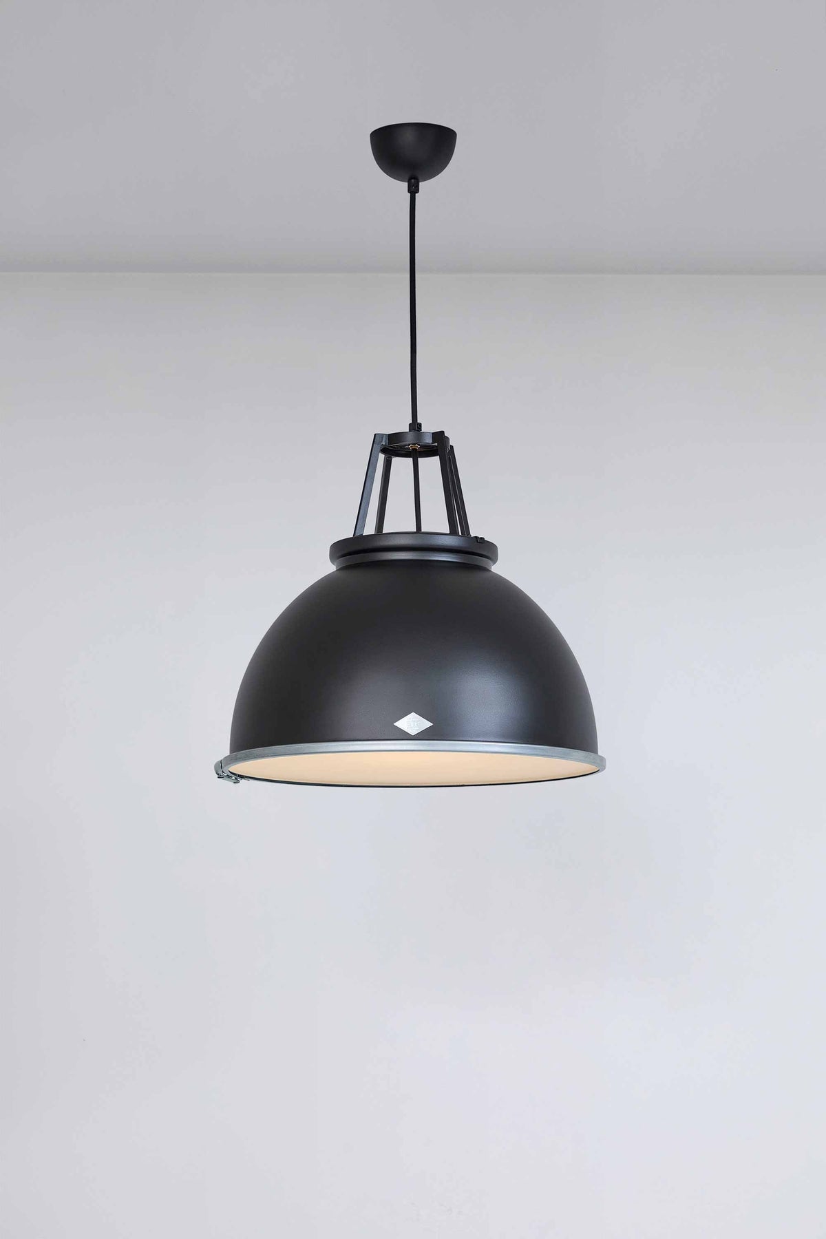 Titan Size 3 Black Edition with Etched Glass