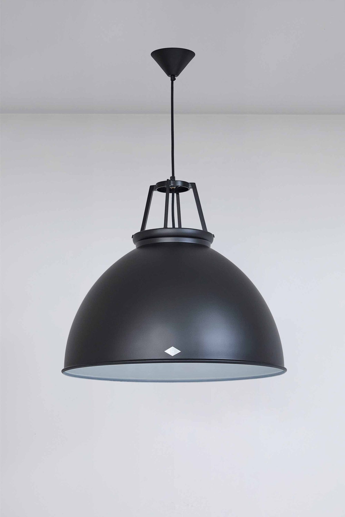 Titan Size 5 Black Edition