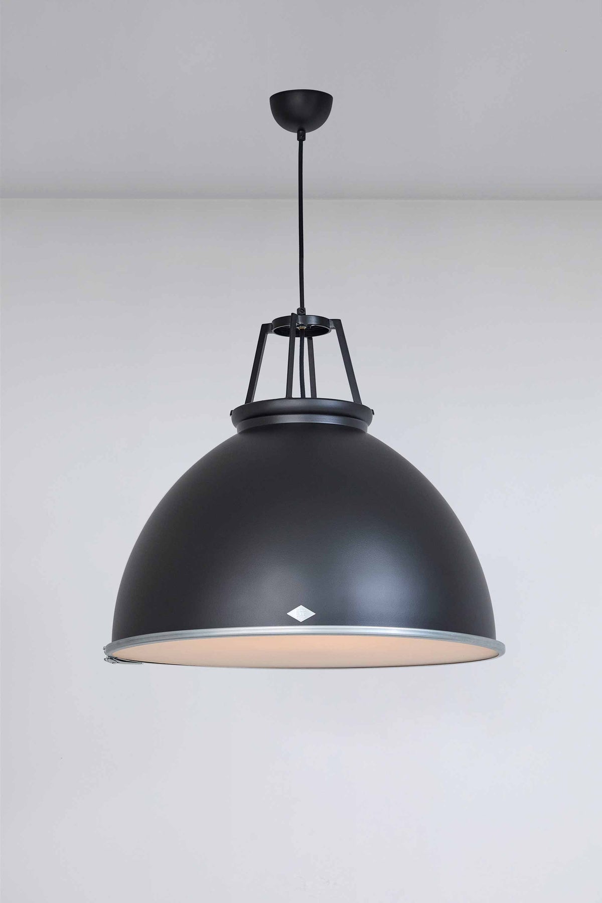 Titan Size 5 Black Edition with Etched Glass