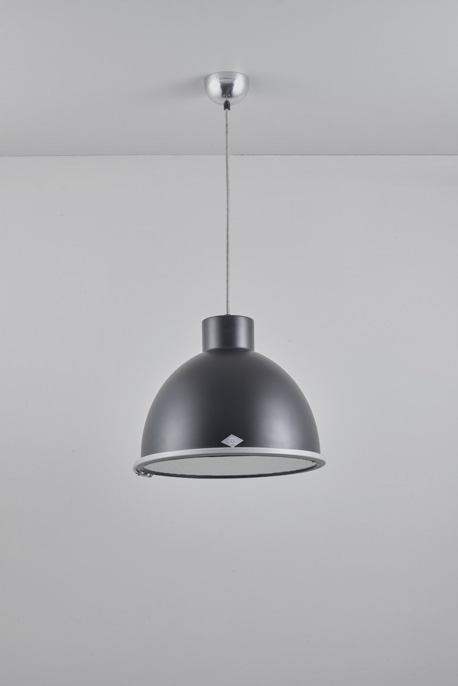 Variant Image for Noir / Armé