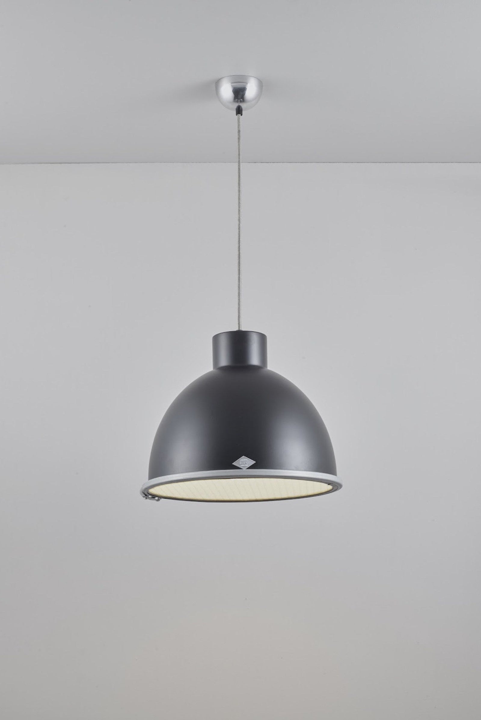 Variant Image for Noir / Armé