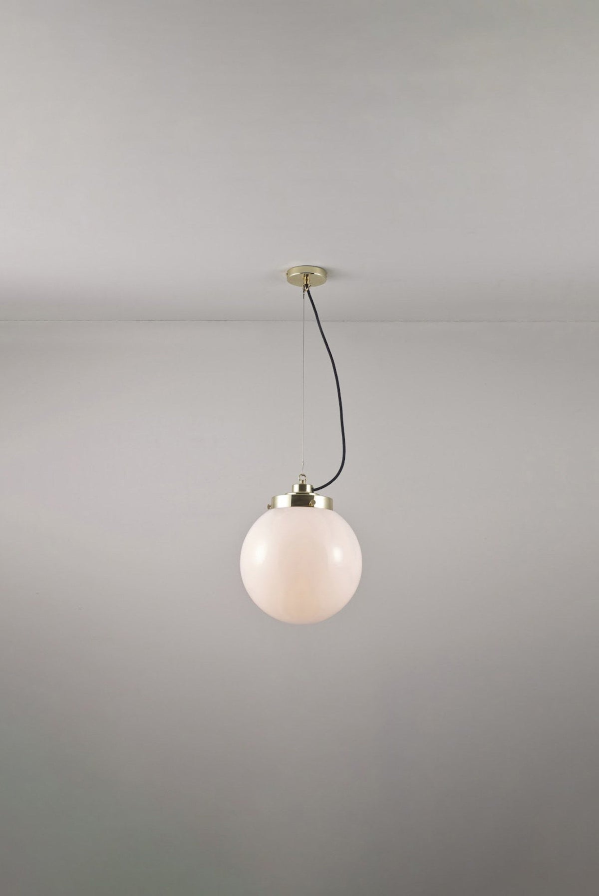 Suspension Medium Globe