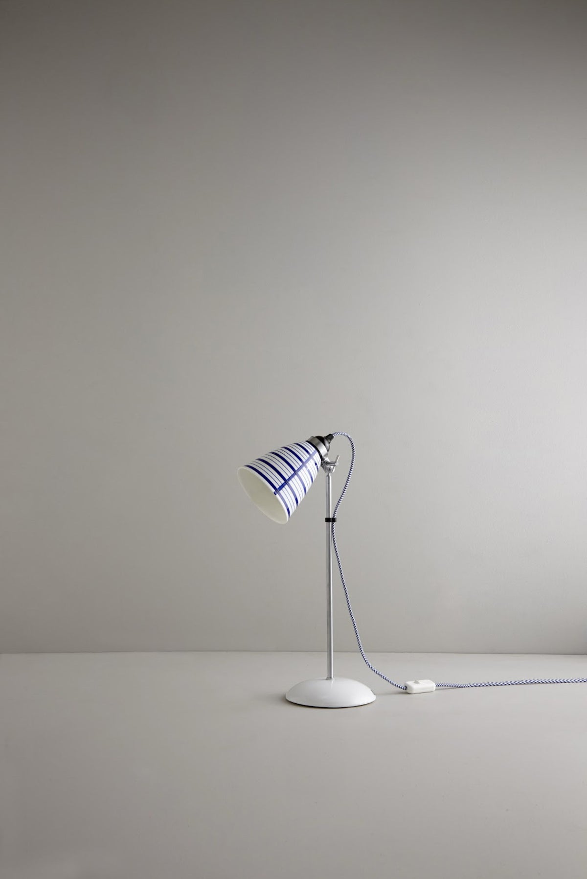 OBTC Product Image, Light Off: Circle Line Medium Table Light, Natural White & Blue Range