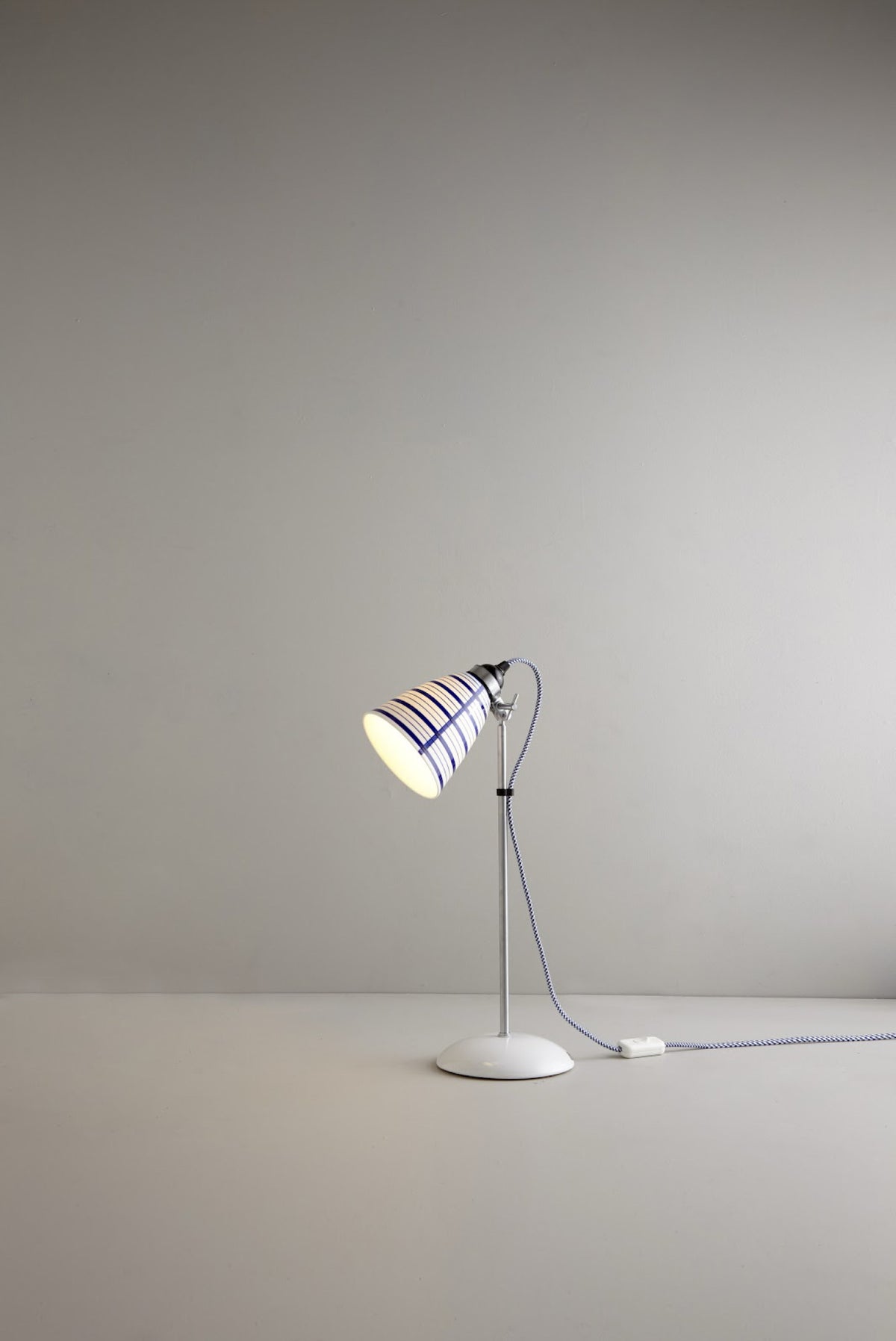 OBTC Product Image, Light On: Circle Line Medium Table Light, Natural White & Blue Range