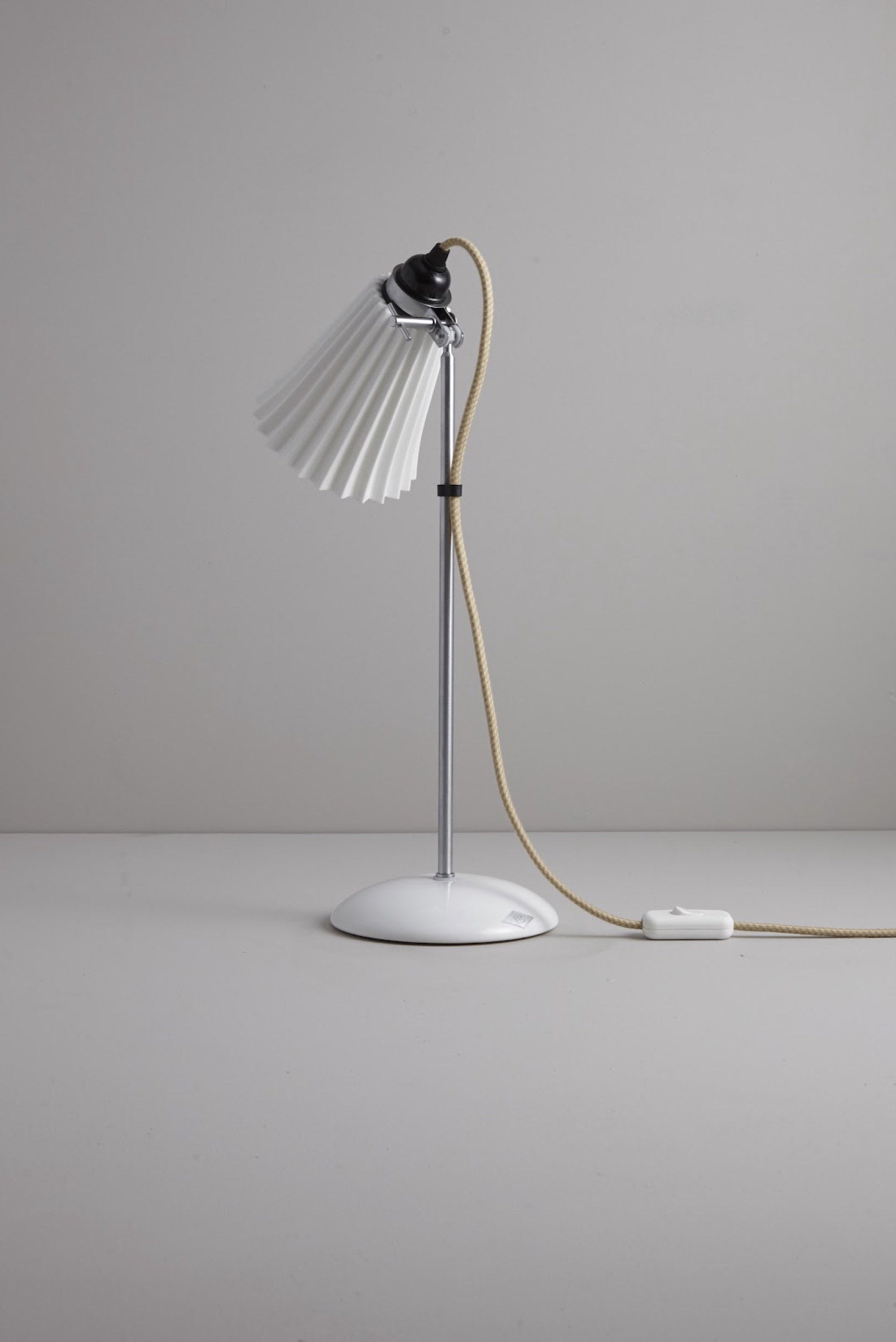 Hector Pleat Medium Table Light