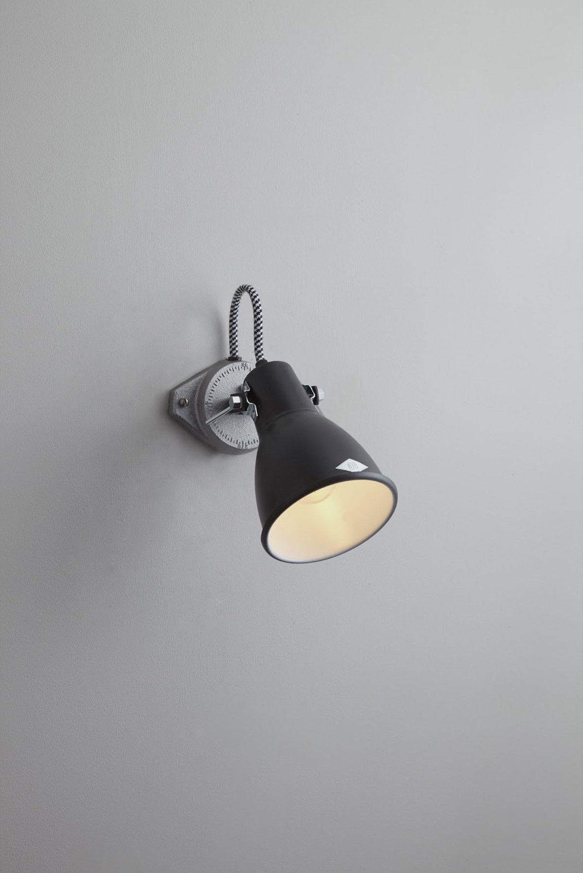 Stirrup 1 Single Wall Light