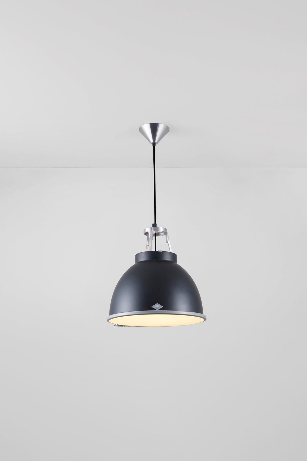 Titan Pendelleuchte mit Ätzglas Größe 1