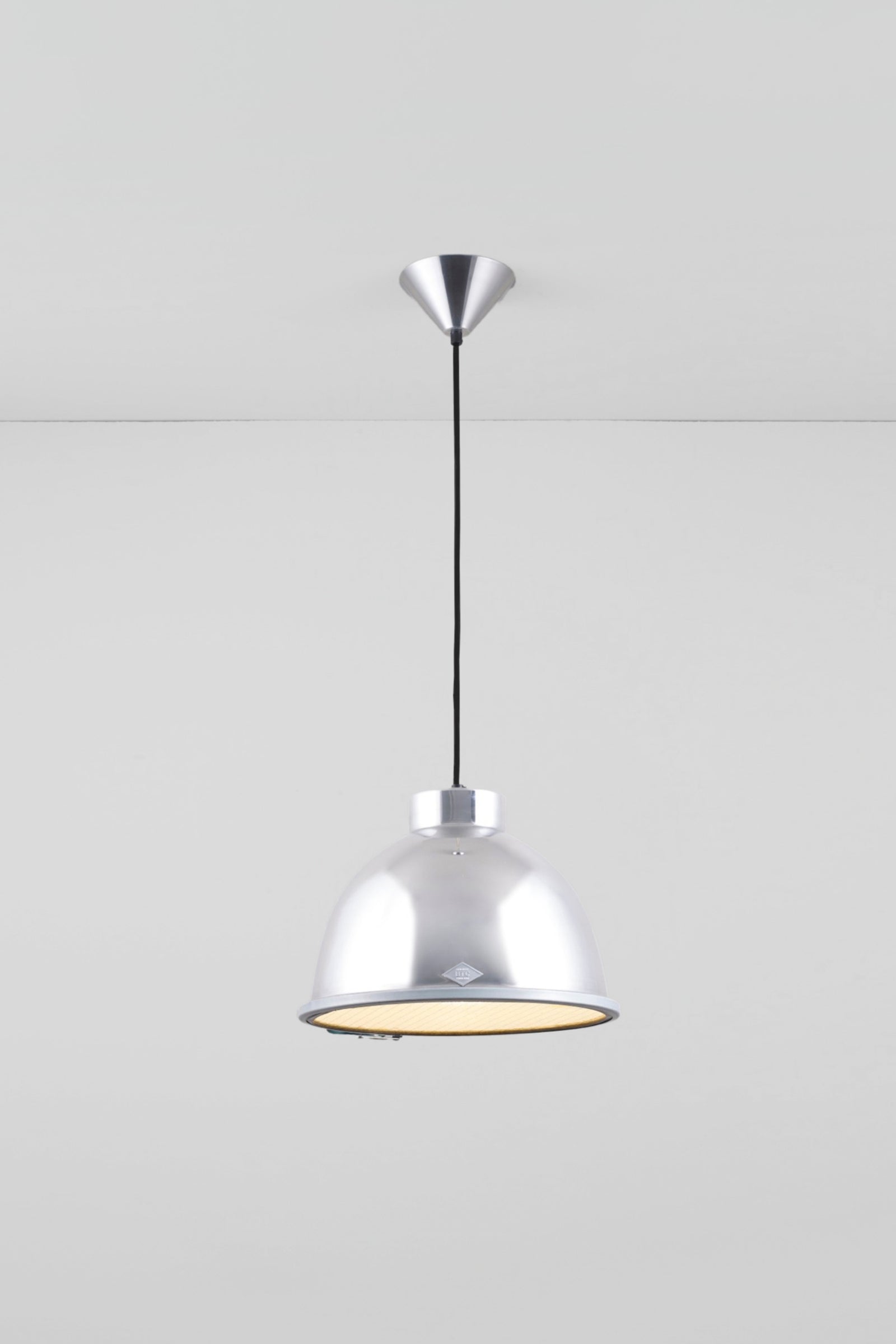 Variant Image for Natural Aluminium / Wired