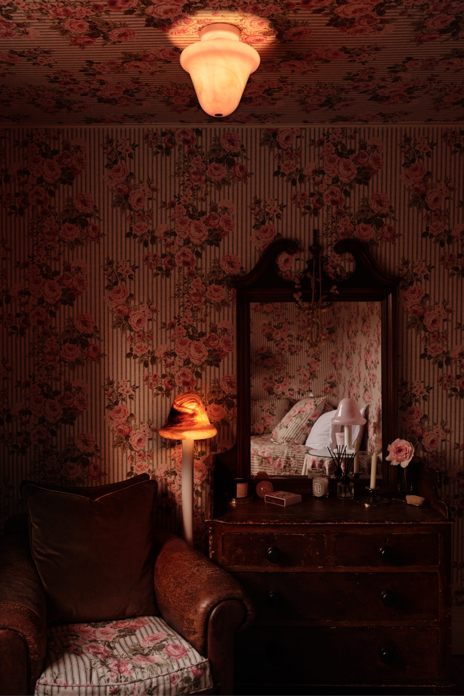 Variant Image for Textured White / Strawberry