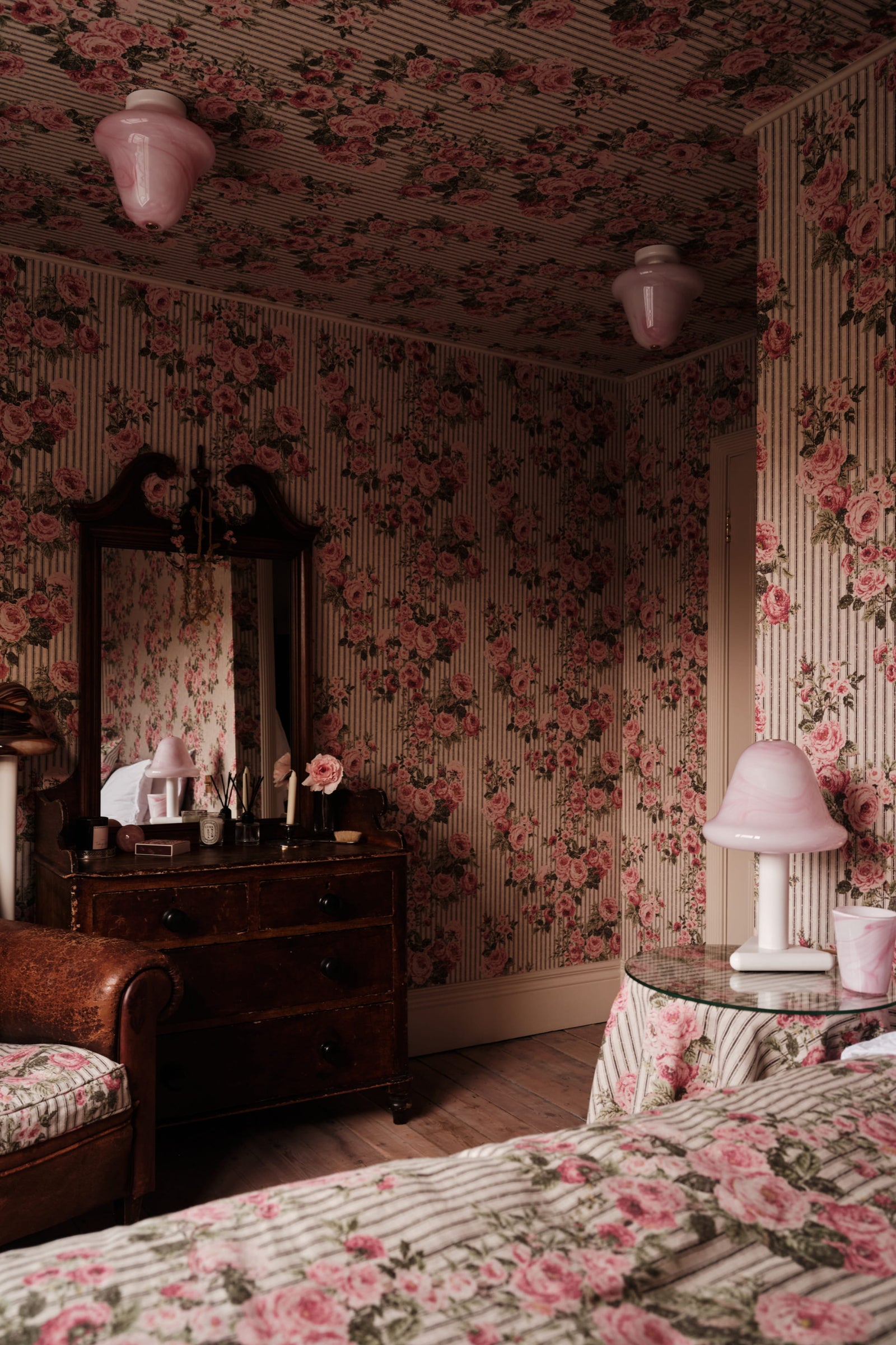 Variant Image for Textured White / Strawberry