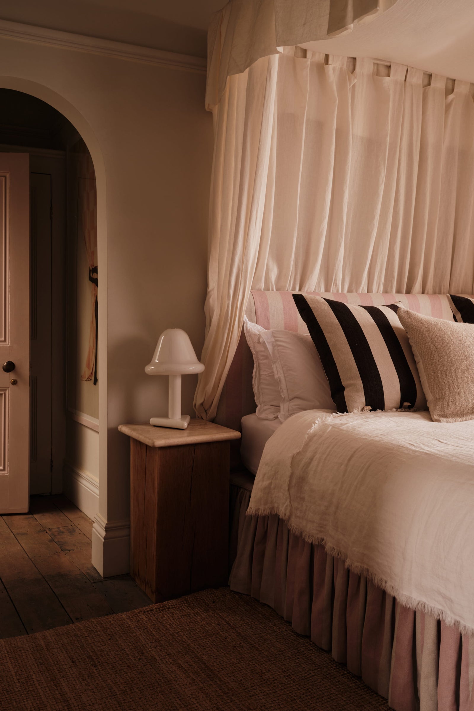 Variant Image for Textured White / Vanilla