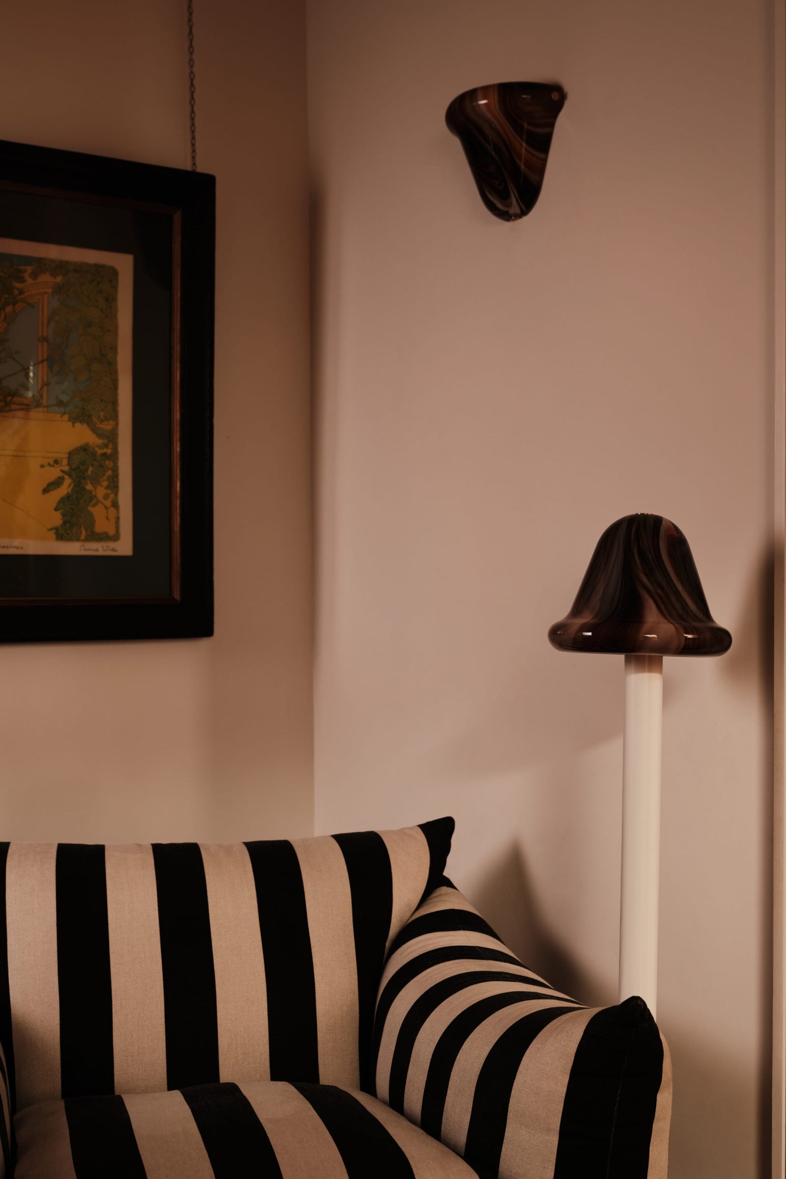 Variant Image for Textured White / Chocolate