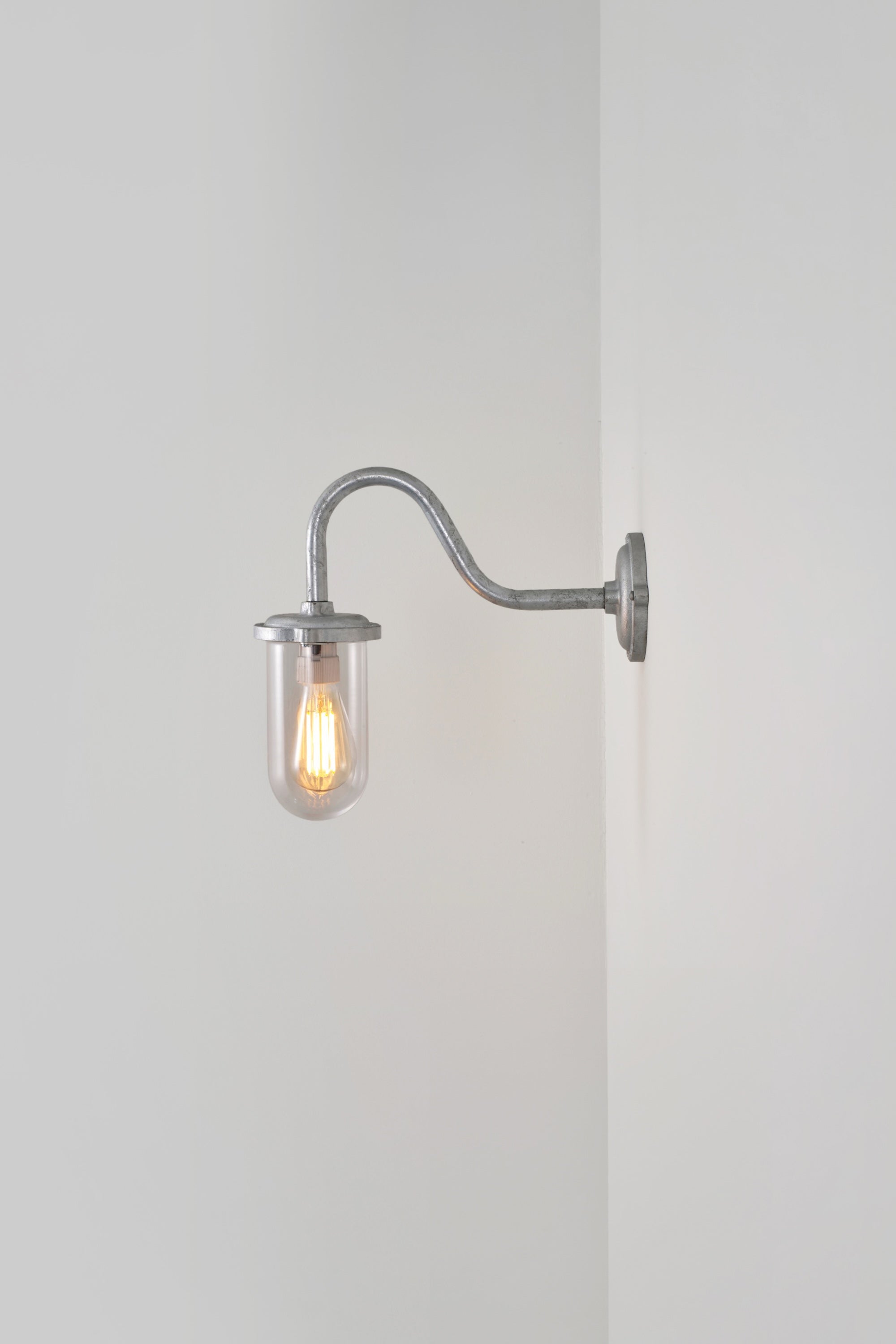 Bracket Light 7672 Wandleuchte mit geschwungenem Arm, 100W