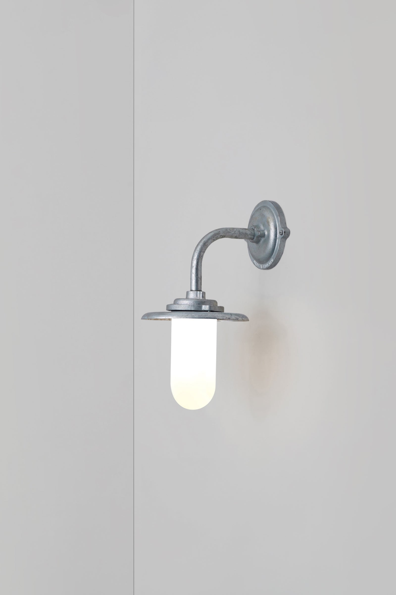 Variant Image for Verzinktes Silber / Mattglas / Standard