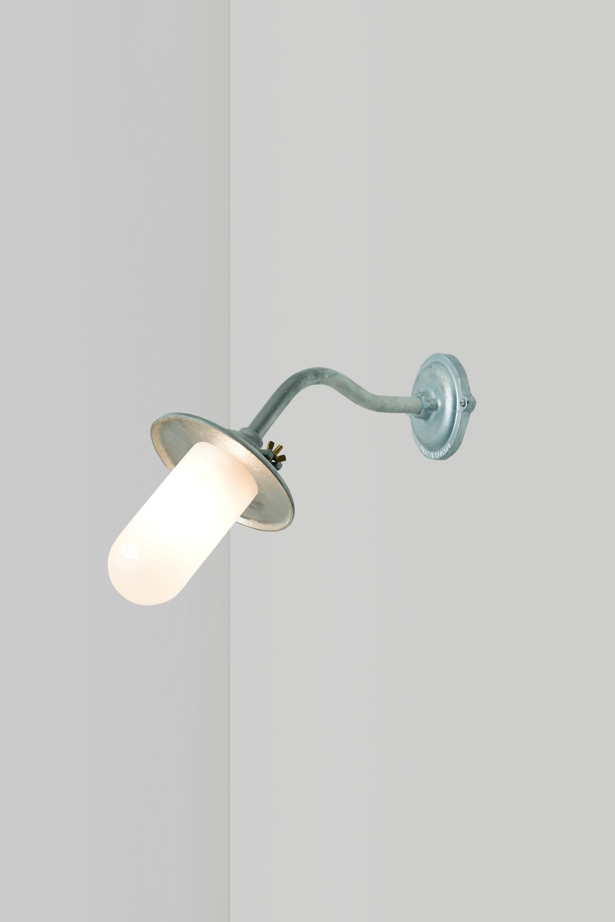 Bracket Light 7685 Außenleuchte, Geschwungen, Runde Rosette